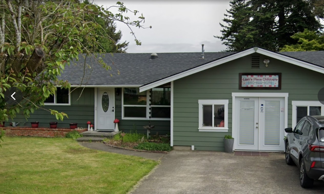 Leahs place childcare logo